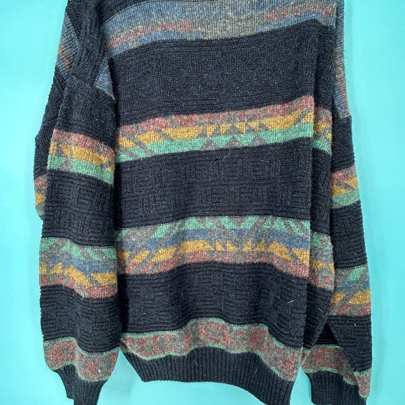 Men's Cozy Multicolor Crewneck Sweater - Picture 3 of 4